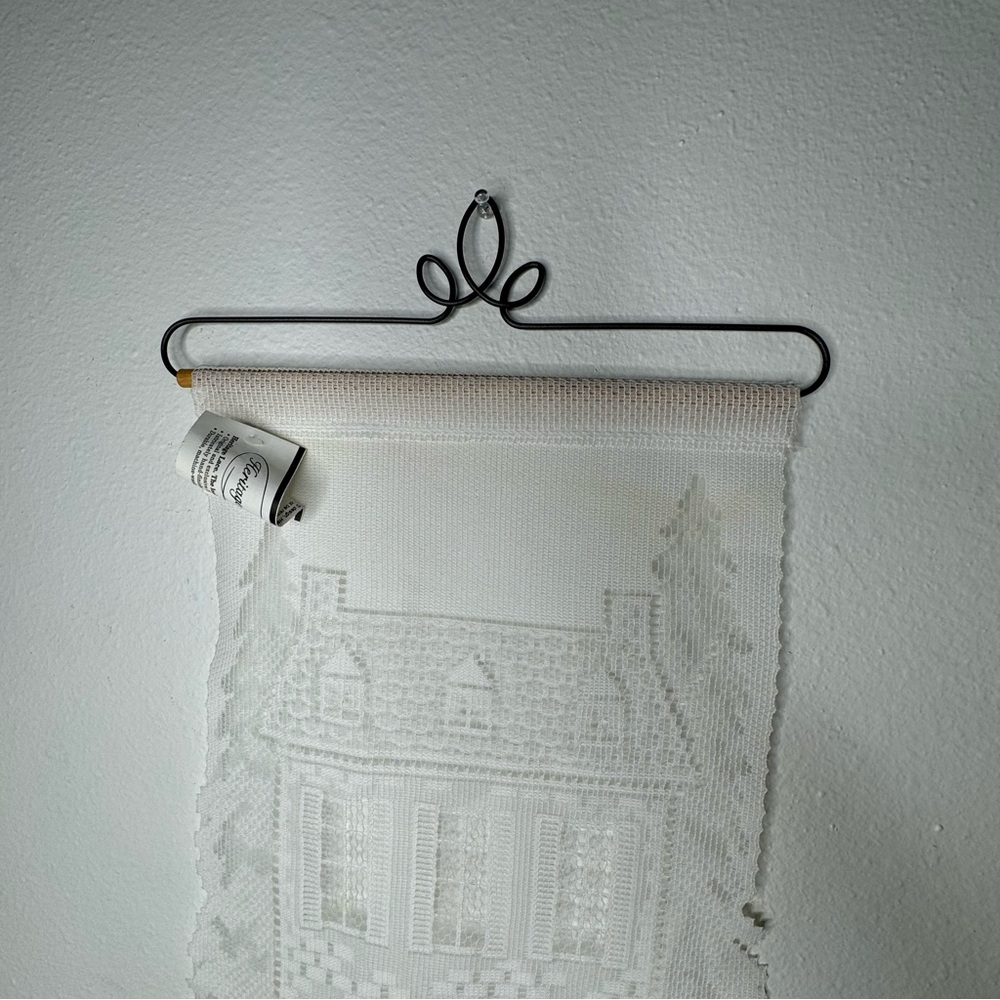 Heritage Lace White Christmas House With Green Wreath And Tree Tapestry Hanger - Picture 3 of 12